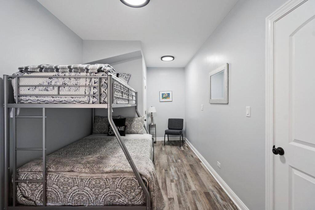 Newly Rehabbed Greystone With 2 Private Apartments, Backyard, Garage, Laundry, Close To Expressway Chicago Esterno foto