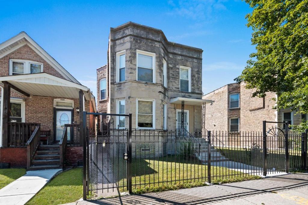 Newly Rehabbed Greystone With 2 Private Apartments, Backyard, Garage, Laundry, Close To Expressway Chicago Esterno foto